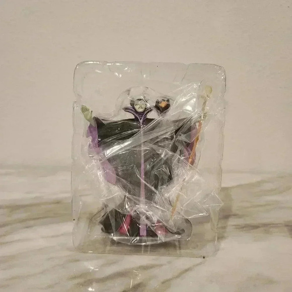 NIB Vintage Hallmark Keepsake Ornament Sleeping Beauty's Maleficent Rare 2000 - Picture 3 of 4